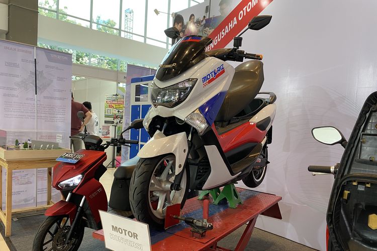 Yamaha NMAX yang diubah menjadi motor listrik konversi oleh bengkel konversi Motoriz