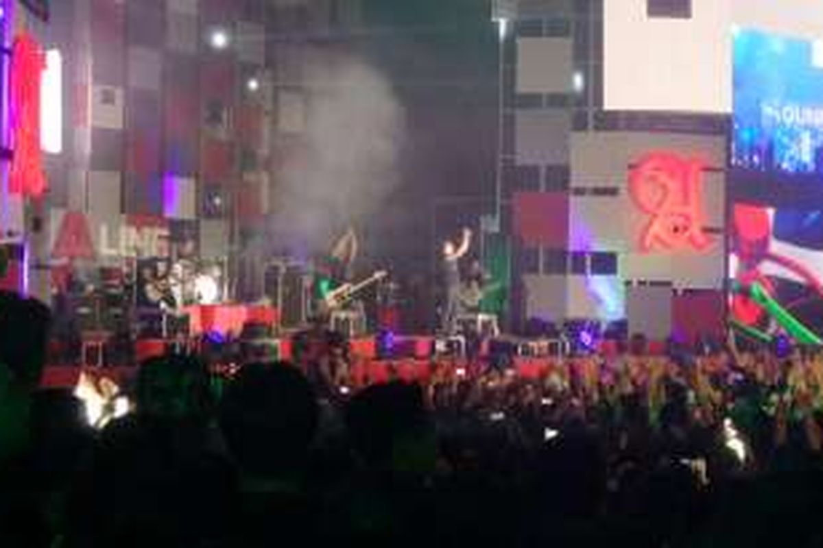 Band Simple Plan dari Kanada menutup hari pertama pergelaran musik Soundrenaline 2016 di Graha Wisnu Kencana, Badung, Bali, Sabtu (3/9/2016) mulai pukul 24.00 WITA.