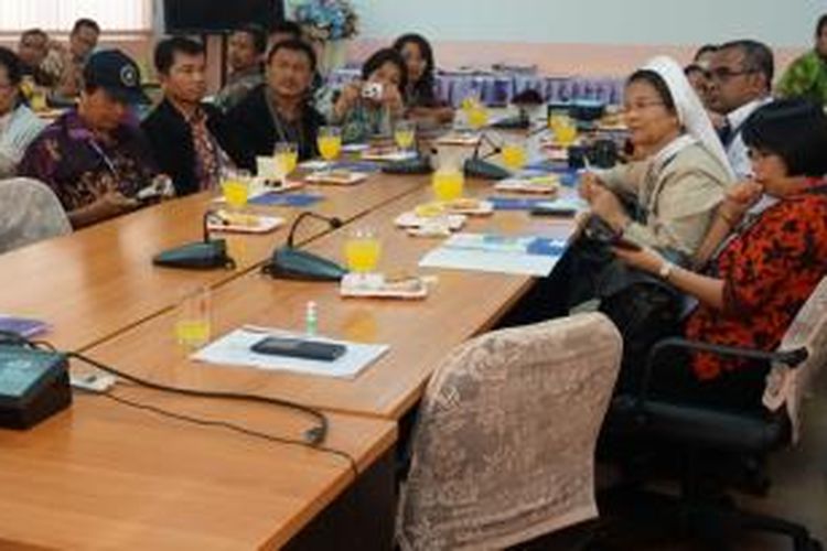 Sebanyak 50 guru SMA negeri dan swasta dari beberapa daerah di Indonesia mengikuti 'School Executive Excursion 2015' yang digelar Binus University, di Bangkok dan Pattaya. Kunjungan pertama dilakukan di Pratomsuksa Thammasat School, Bangkok, Thailand. 