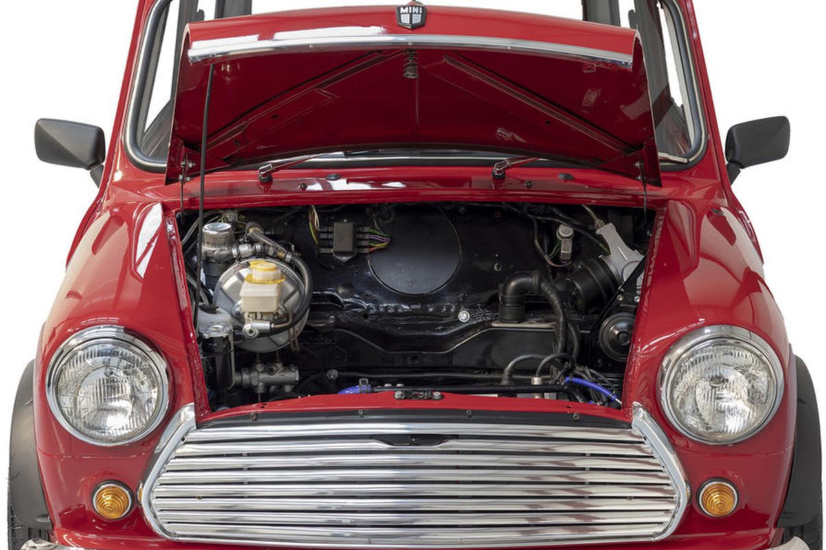 Mini Klasik yang dikonversi menjadi mobil listrik oleh Swindon Powertrain.