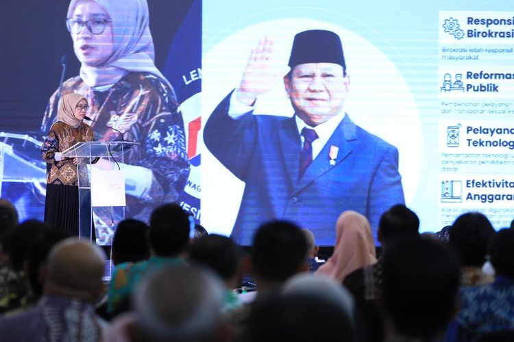 Menteri Pendayagunaan Aparatur Sipil Negara dan Reformasi Birokrasi (Menpan-RB) Rini Widyantini pada pembukaan acara National Future Learning Forum 2024 di ASN Corporate University, Jakarta, Senin (18/11/2024).