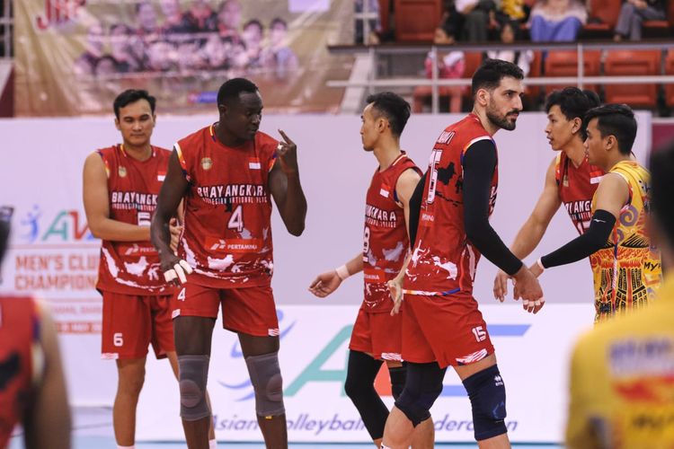 Tim bola voli Jakarta Bhayangkara Presisi saat bertanding pada ajang AVC Asian Men Club Volleyball Championship 2023 di Manama, Bahrain, pada 14-21 Mei 2023. Jakarta Bhayangkara Presisi memastikan tiket ke semifinal Kejuaraan Bola Voli Antar-klub Asia 2023 setelah mengalahkan Bayankhongor Crownd Geo dari Mongolia dengan skor 3-0 pada Kamis (18/5/2023).