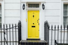 6 Pilihan Warna Pintu Depan Rumah yang Cantik dan Menarik 