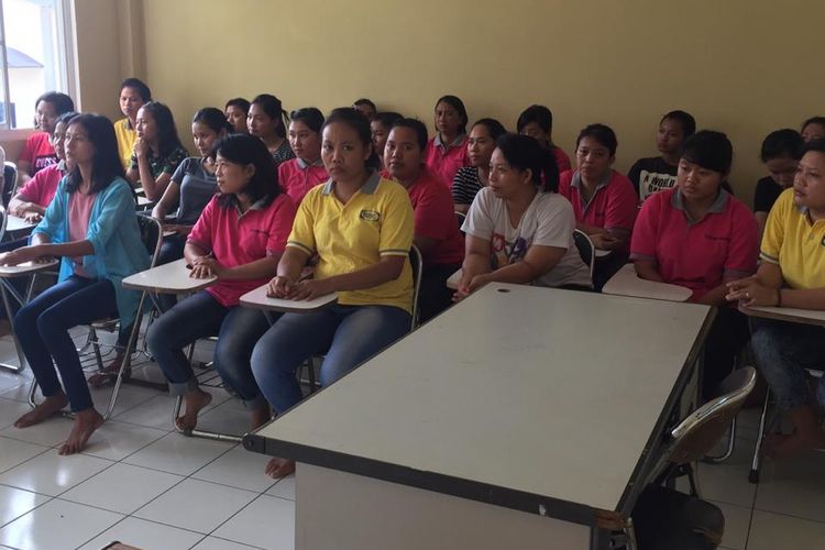 Calon pekerja migran Indonesia (CPMI) non prosedural di sebuah penampungan milik Pelaksana Penempatan Tenaga Kerja Indonesia Swasta (P3MI) PT. Balanta Budi Prima di daerah Cimanggis, Depok, Jawa Barat. 
