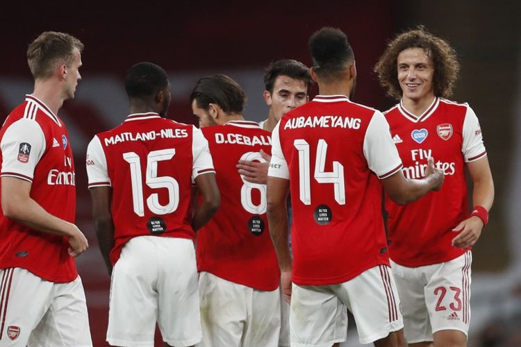 David Luiz dan para pemain Arsenal merayakan gol Pierre-Emerick Aubameyang ke gawang Manchester City pada laga semifinal Piala FA di Stadion Wembley, Minggu (19/7/2020) dini hari WIB.