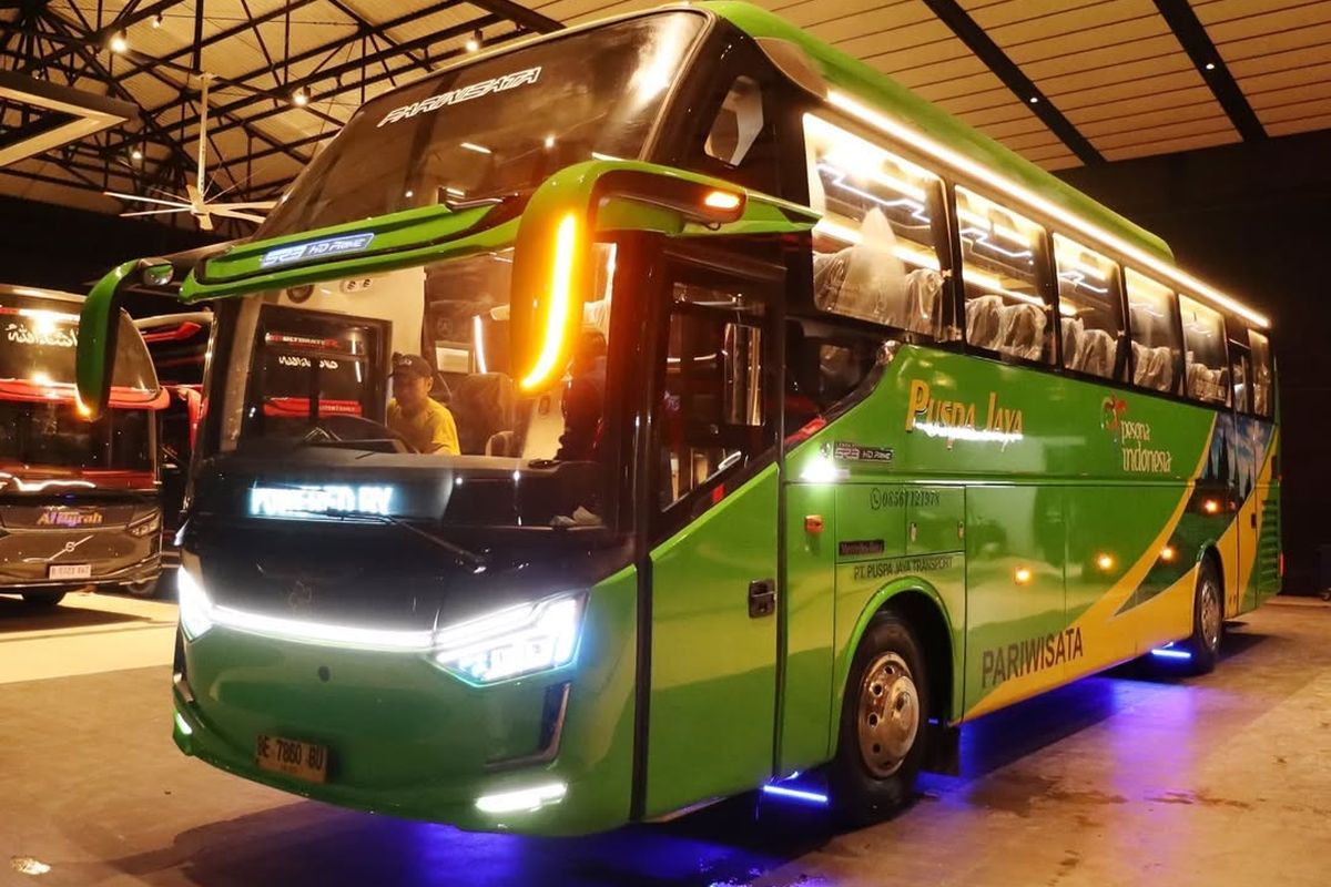 Bus baru PO Puspa Jaya pakai bodi Legacy SR3 Neo HD Prime Ultimate-R