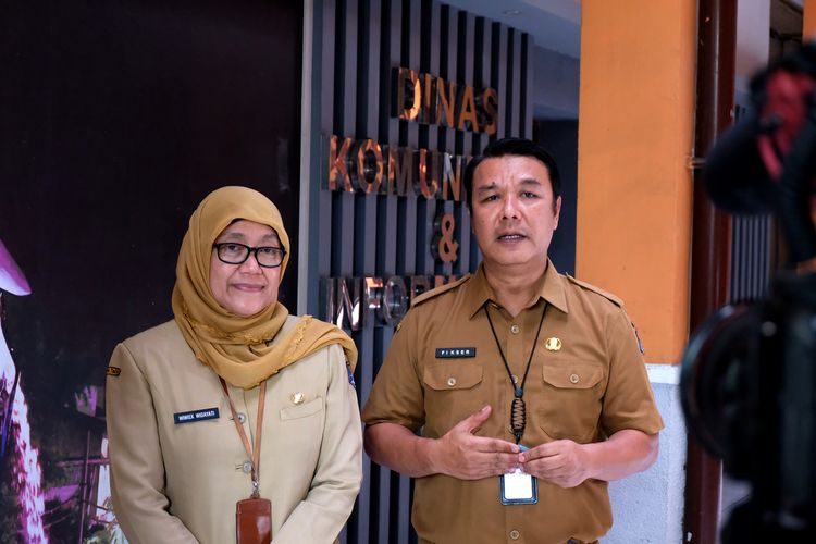 Kepala Kepala Dinas Kebudayaan, Kepemudaan dan Olahraga serta Pariwisata (Disbudporapar) Kota Surabaya Wiwiek Widayati dan Kepala Dinas Komunikasi dan Informatika (Diskominfo) Kota Surabaya M. Fikser