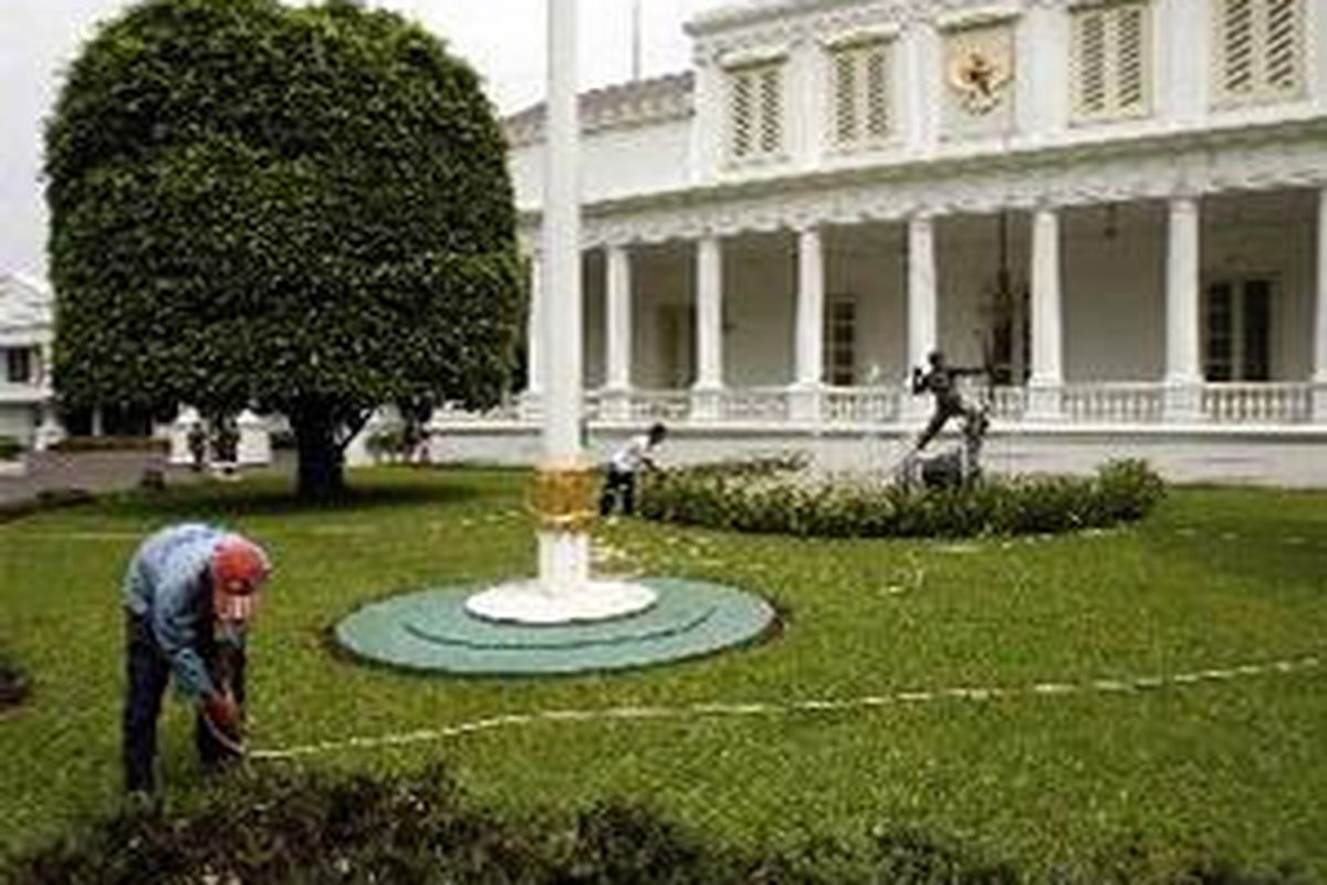 Gedung Istana Negara dulu merupakan kediaman pribadi JA van Braam. Di gedung inilah, ketika menjadi kediaman resmi gubernur jenderal, lampu gas menyala untuk pertama kali di Batavia.