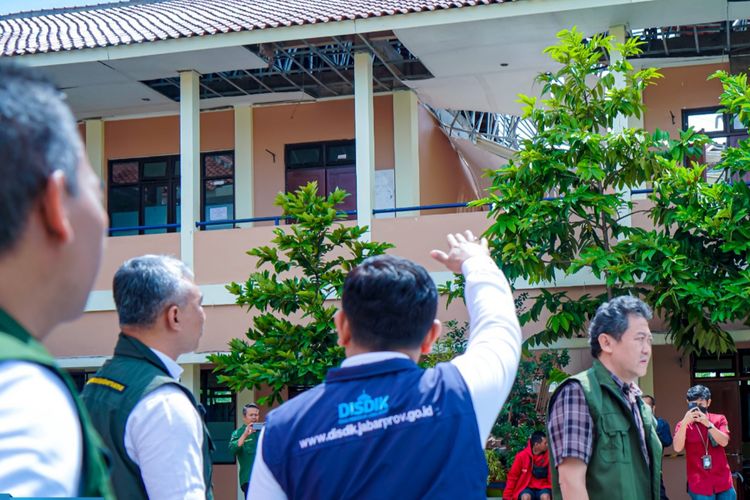 Disdik Jabar memberi 3 opsi belajar bagi sekolah yang terdampak gempa Cianjur. 