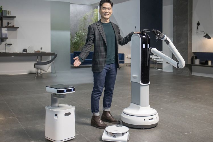 Samsung memperkenalkan robot asisten rumah tangga yang terdiri dari Samsung Bot Handy, JetBot 90 AI Plus, dan Samsung Bot Care yang memudahkan pengguna melakukan segala aktivitas di rumah lainnya. 