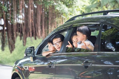 Masih Banyak yang Abai, Mengajak Anak Kecil Duduk di Jok Baris Depan