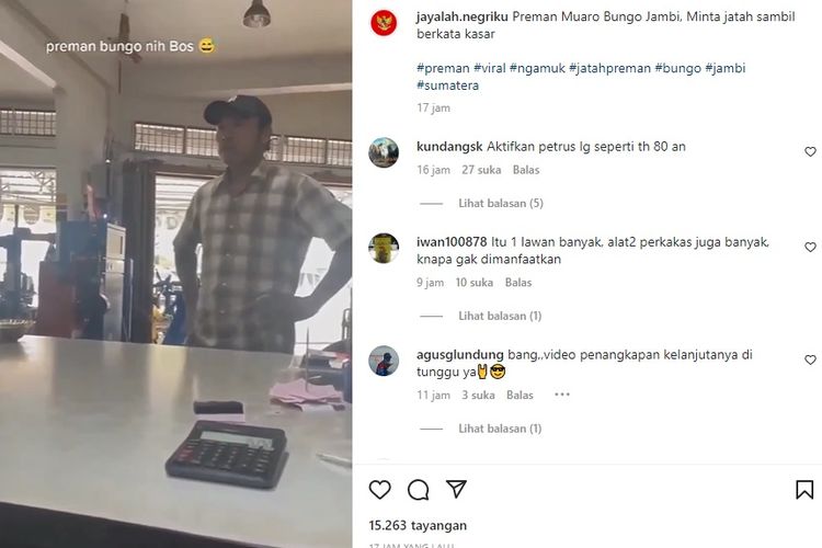 Tangkapan layar unggahan video yang memperlihatkan seprang pria diduga meminta jatah preman ke pemilik toko di Muaro Bungo, Jambi.