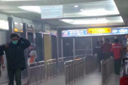 Cuaca Buruk, Penumpang Lari Berteriak saat Plafon Bandara Syamsudin Noor Berjatuhan