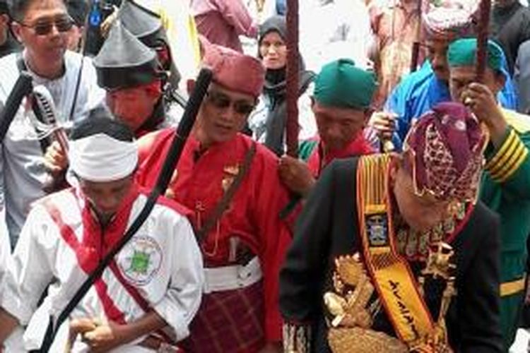 Prosesi Angkon Muakhi di Bandar Lampung, Senin (21/9/2015), di mana secara sah Kerajaan Skala Brak mengangkat masyarakat Tionghoa di Lampung sebagai saudara angkat.