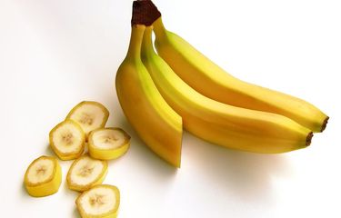 Pisang kaya akan serat, sehingga membuat perut kenyang lebih lama.