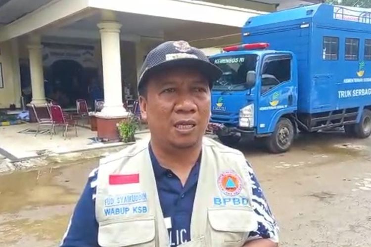 Wakil Bupati Sumbawa Barat saat diwawancarai awak media Selasa (14/2/2023)