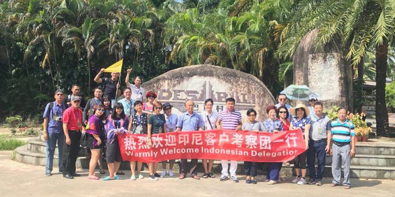 Wisatawan Indonesia di Desa Bali, Kabupaten Xin Long, Hainan, China, Sabtu (14/10/2017).