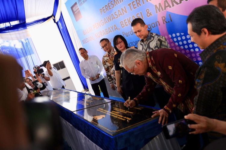 Menteri Perdagangan, Enggartiasto Lukita meresmikan Balai Pengawasan Tertib Niaga Medan, Bekasi, Surabaya, dan Makassar di Medan, Sumatra Utara, Rabu (9/10/2019).