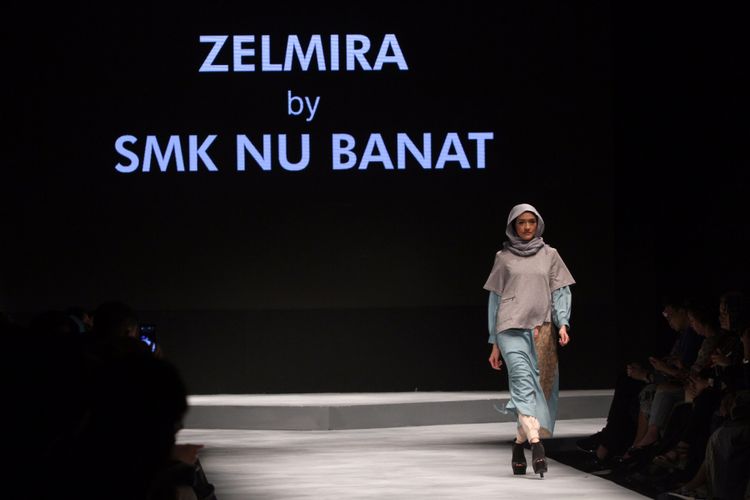 Sekolah Menengah Kejuruan (SMK) NU Banat, Kudus, Jawa Tengah, tampil di Muslim Fashion Festival (MUFFEST) 2017 di Jakarta Convention Center, Jakarta. Para pelajar SMK tersebut tampil lewat brand fesyen mereka sendiri; Zelmira.