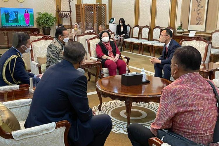 Ketua Umum PDI-P Megawati Soekarnoputri bakal hadiri pelantikan Presiden baru Korea Selatan Yoon Suk Yeol dan juga dijadwalkan menerima gelar profesor kehormatan dari Seoul Institute of the Arts (SIA).