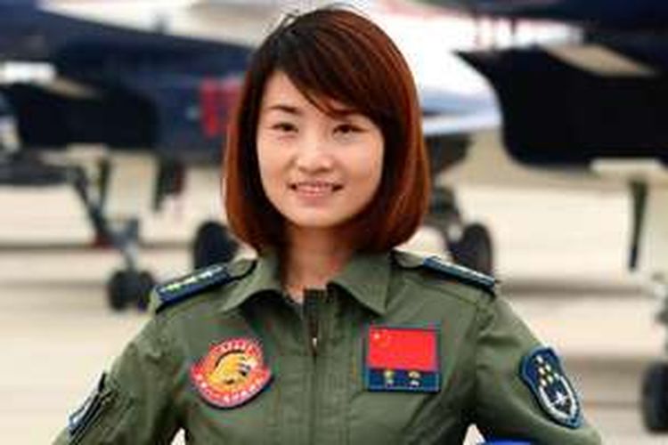 Yu Xu, wanita China pertama yang menerbangkan jet tempur J-10 tewas dalam kecelakaan udara, saat sesi latihan terbang akrobatik.