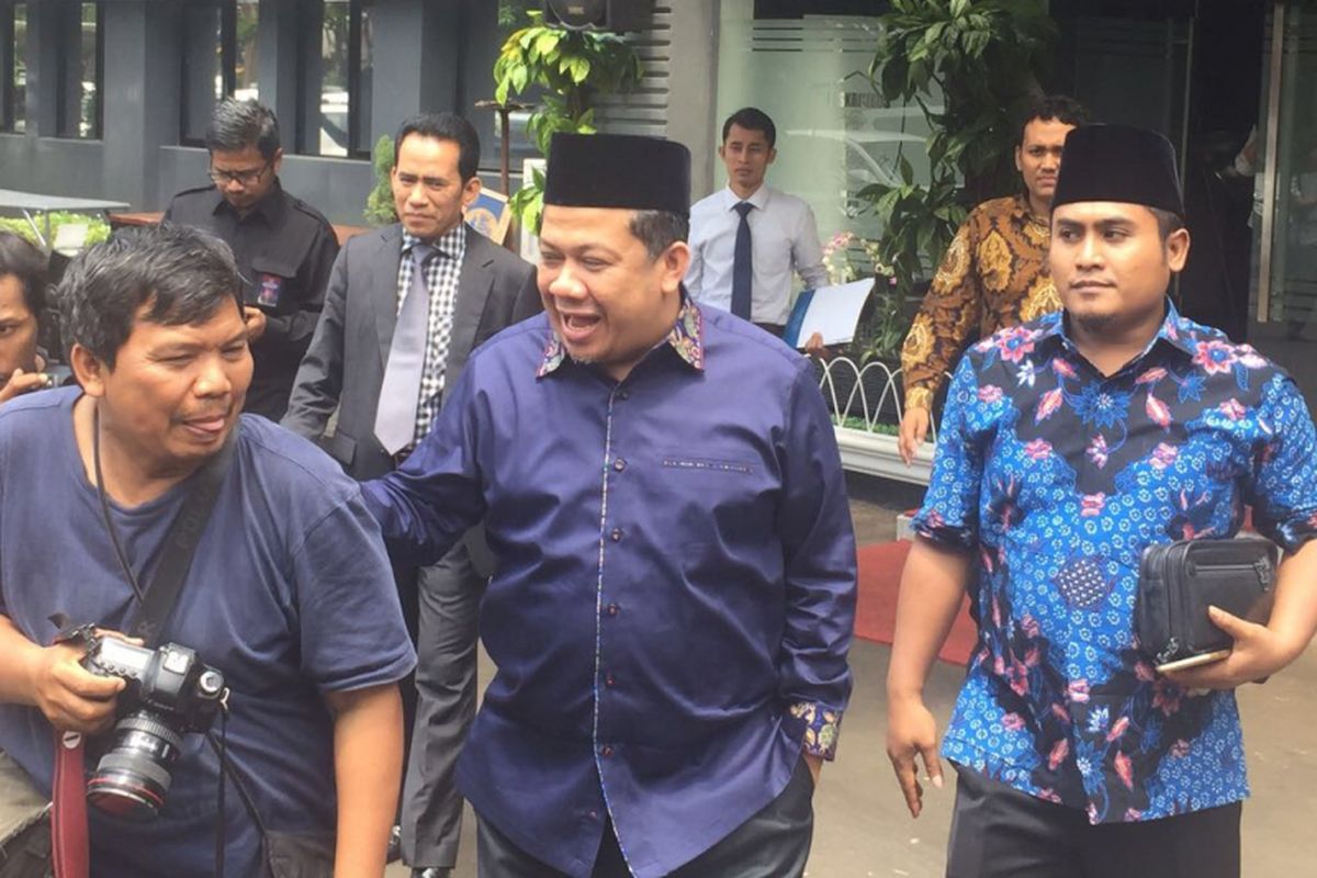 Wakil Ketua DPR RI Fahri Hamzah diperiksa selama tiga jam oleh Direskrimsus Polda Metro Jaya terkait laporannya terhadap Presiden Partai Keadilan Sejahtera (PKS) Sohibul Iman, di Mapolda Metro Jaya, Senin (19/3/2018). 