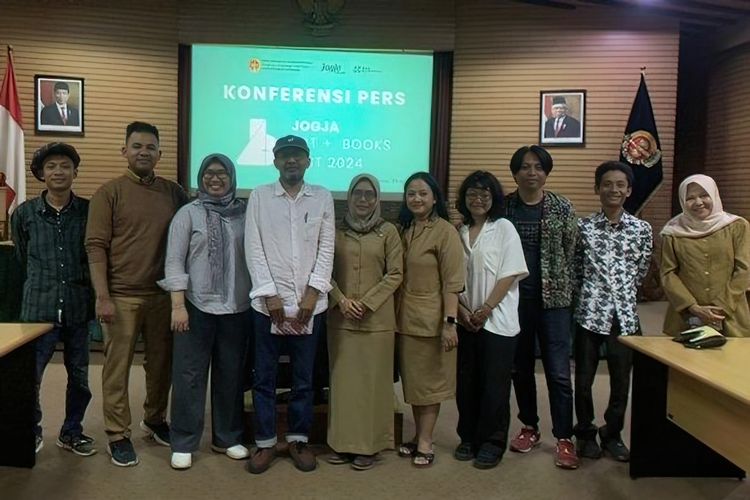 Konferensi pers penyelenggaraan Jogja Art + Books Festival 2024 di Kompleks Kepatihan Yogyakarta, Senin (29/4/2024).