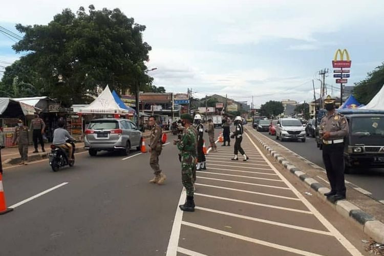 Pos pemeriksaan SIKM di Kembangan, Jakarta Barat