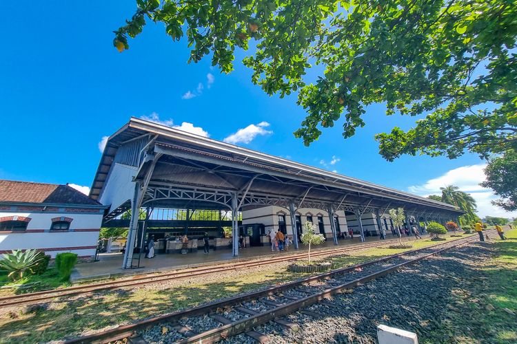 Stasiun Ambarawa atau Willem I yang masih terasa nuansa lawasnya.