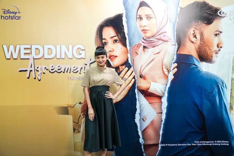 Aktris Indah Permatasari dalam konferensi pers Wedding Agreement The Series, Jumat (25/3/2022).