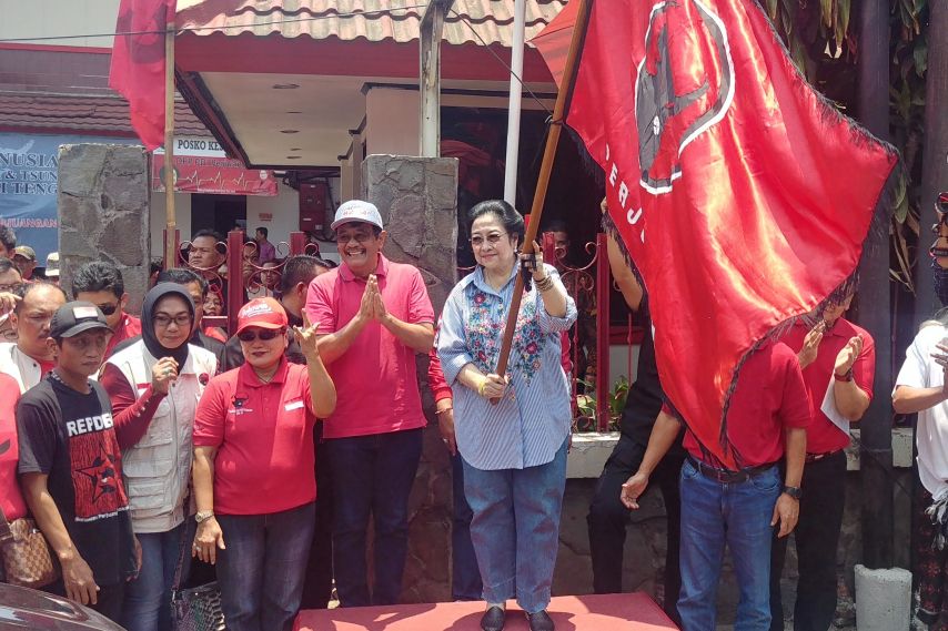 Megawati Lepas 10 Truk Bantuan PDI-P untuk Korban Bencana Sulteng