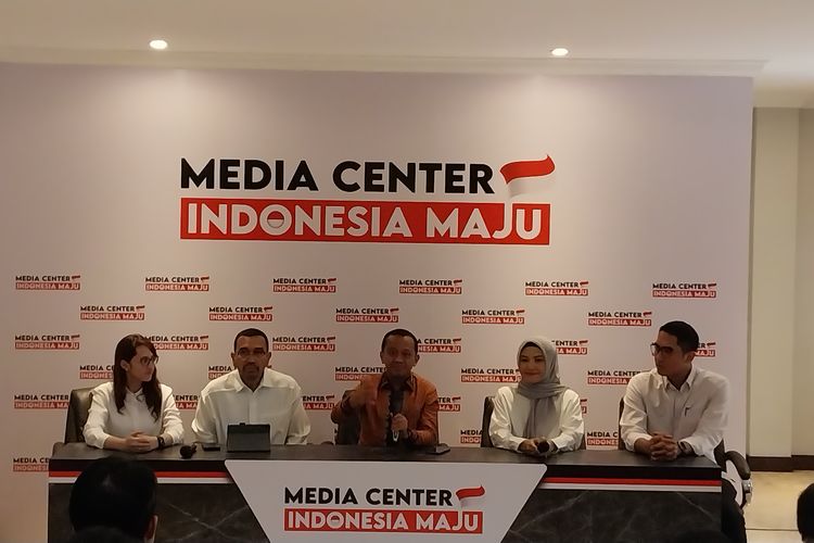 Menteri Investasi/Kepala Badan Koordinasi Penanaman Modal (BKPM) Bahlil Lahadalia saat melakukan jumpa pers untuk peresmian Media Center Indonesia Maju, Menteng, Jakarta Pusat, Senin (4/12/2023)