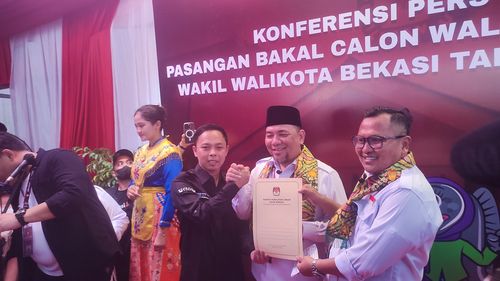 KPU Bekasi Terima Dokumen Pencalonan Heri-Sholihin untuk Pilkada 2024
