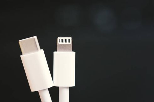 Perbedaan USB-C dan Lightning, Mana yang Mentransfer Data Lebih Cepat?