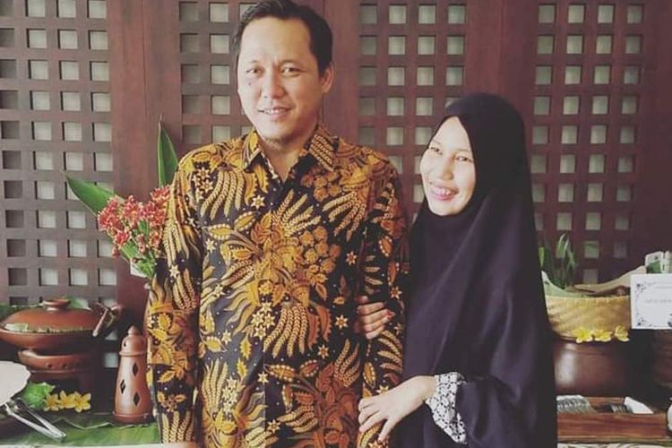 Resky Amalia (32) salah satu penumpang pesawat Lion Air JT610 yang jatuh di perbatasan perairan Karawang dan Bekasi, Jawa Barat bersama suaminya Murtadi Kurniawan. Korban yang akrab di sapa Ayu ini, baru menikah empat bulan sebelum jatuhnya pesawat yang ia tumpangi.