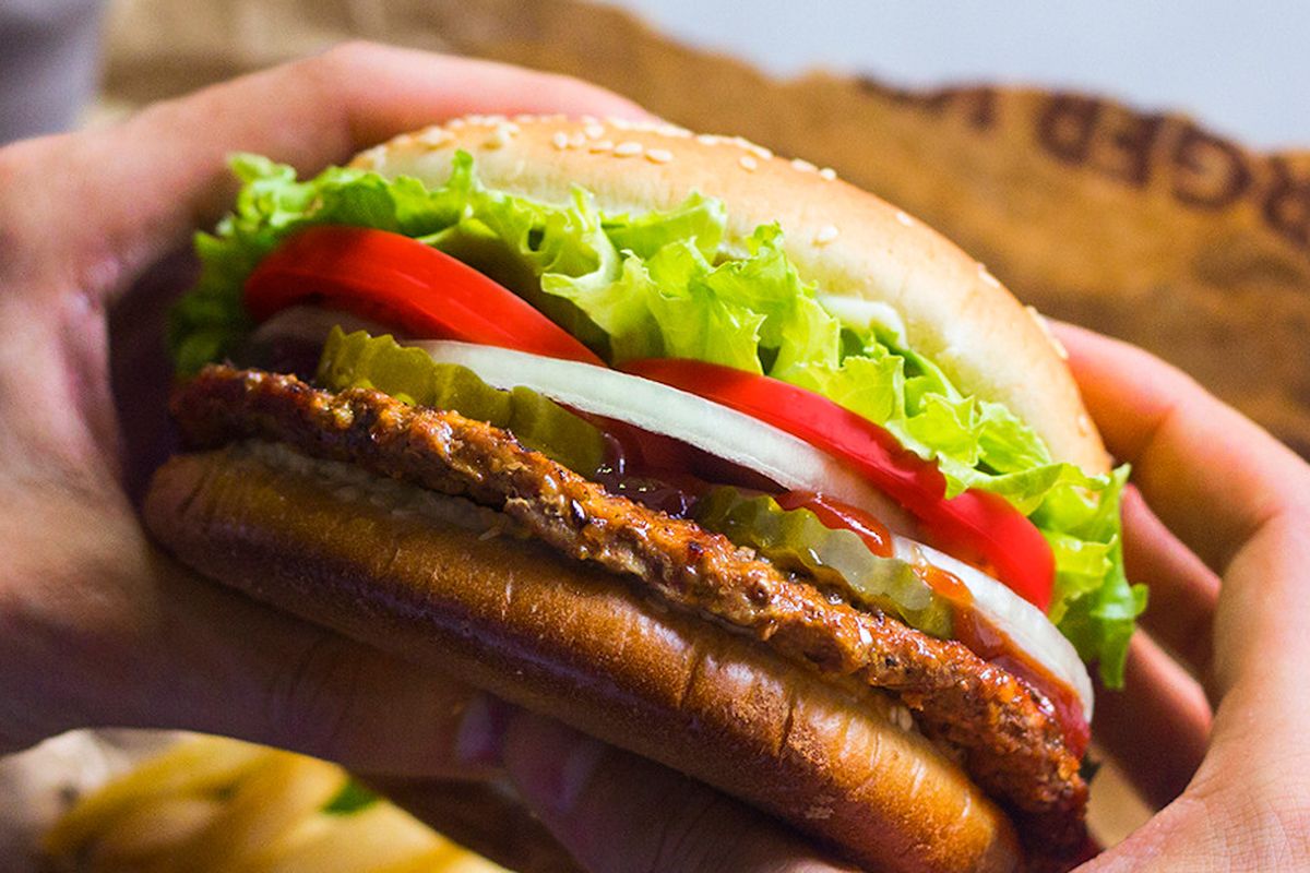 Whopper baru dari Burger King yang diklaim bebas bahan pewarna dan penyedap rasa. 