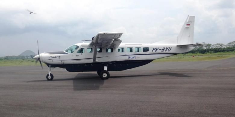 Pesawat Jenis PK- BVU milik maskapai Susi Air, yang mengangkut 10 orang penumpang, mendarat dengan mulus di Bandara Notohadinegoro, Jember, Jawa Timur, Sabtu (2/5/2015).