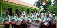 Dompet Dhuafa Hibahkan Bantuan untuk Siswa dan Guru MI Bina Ihsani Pandeglang