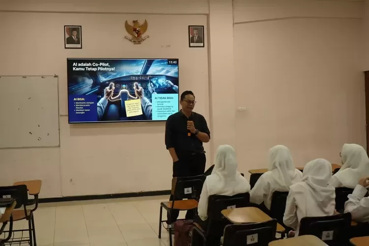 Unair Ingatkan Etika Penggunaan AI ke Mahasiswa Baru di PKKMB