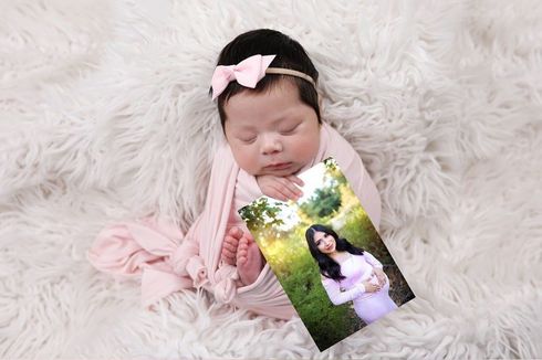 Potret Memilukan Seorang Bayi dengan Foto Ibu yang Tewas Tertabrak Menjelang Persalinan