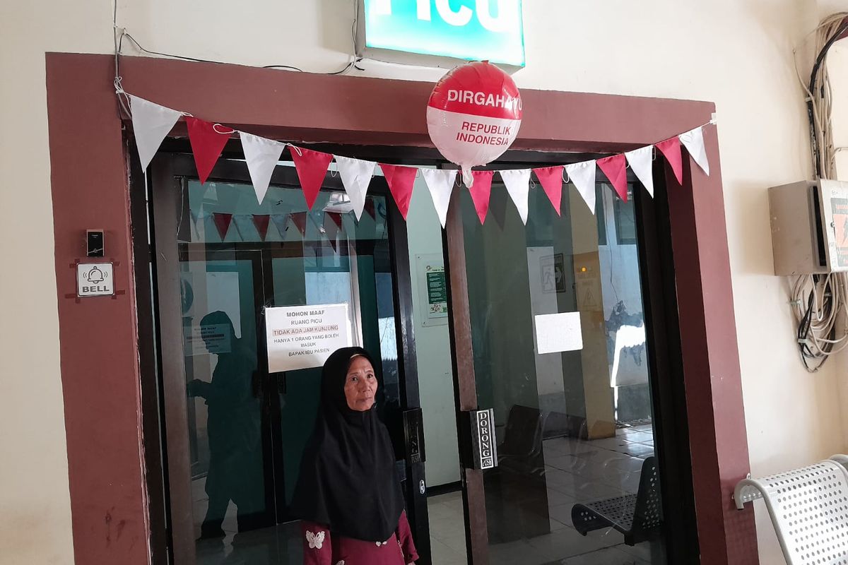 Nenek Darwani saat ditemui di RSUD Abdoer Rahem Situbondo pada Selasa (12/8/2025).(KOMPAS.com / Ridho Abdullah Akbar)