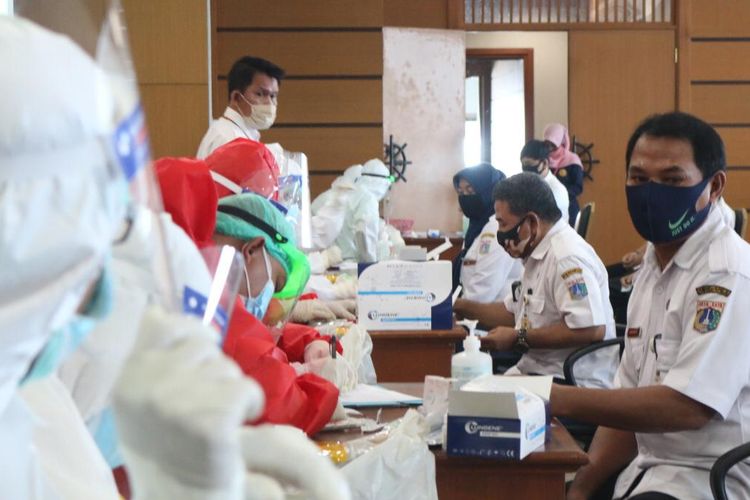 Civil servants at a government office in North Jakarta participate in a rapid test