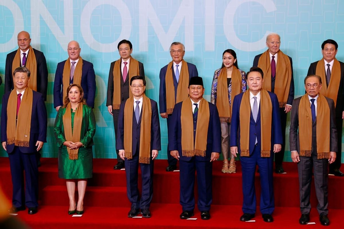 Momen Prabowo Family Photo dengan Pemimpin Global di KTT APEC 2024