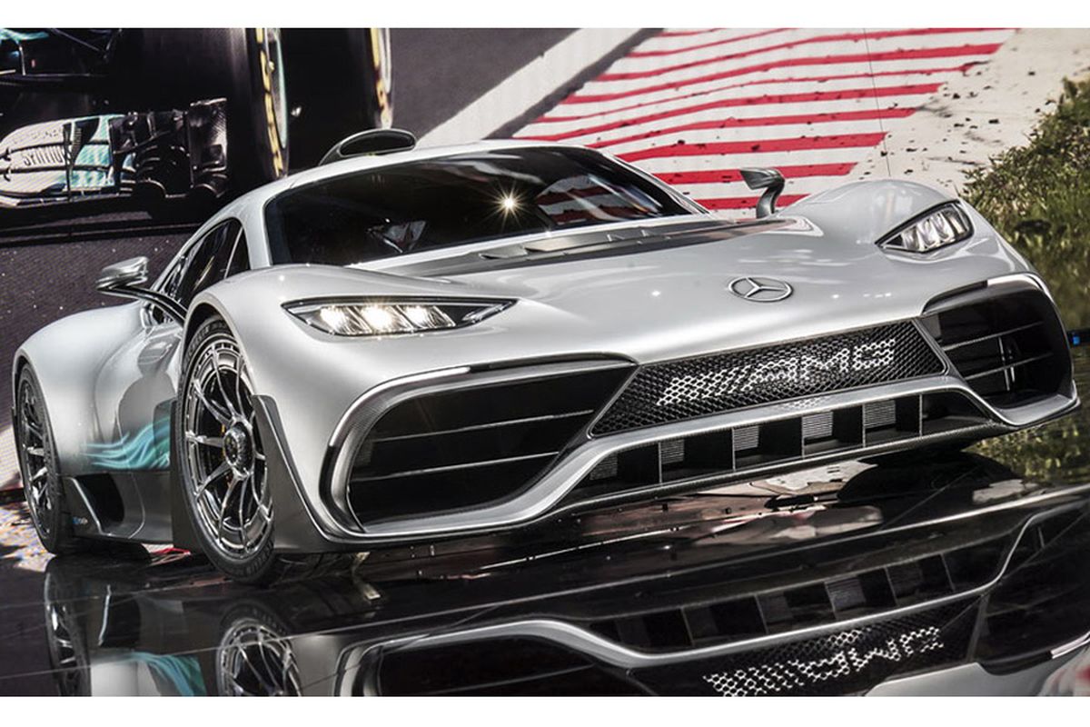 Mercedes AMG Project One, pertama di dunia sebagai mobil bermesin F1 yang legal digunakan di jalan raya.