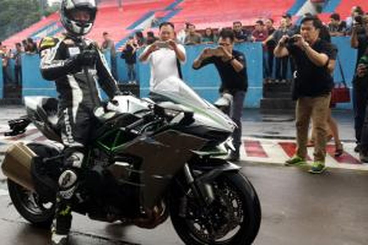 Pebalap Jepang, Shu Sato, akan menjadi mentor di Kawasaki Racing Academy, mulai Februari 2015.