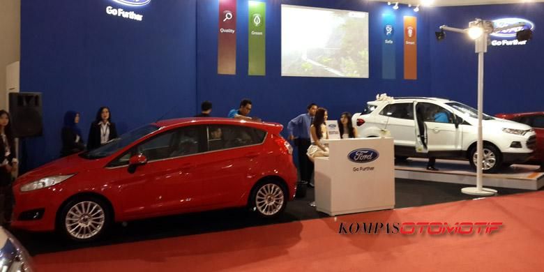 Ford Fiesta dan EcoSport mejeng di Pameran Otomotif Semarang 2014.