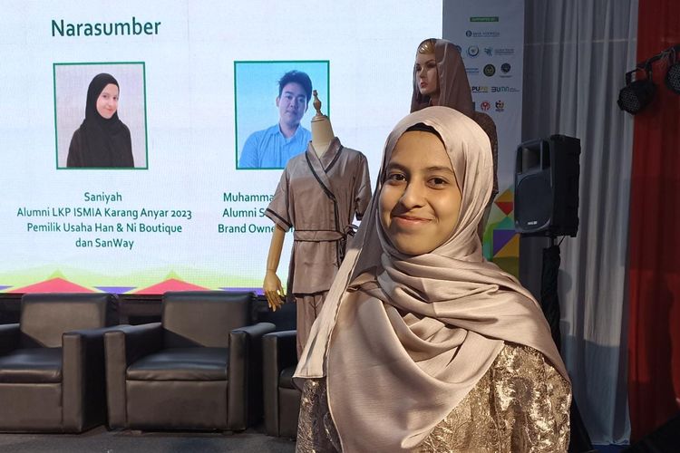 Saniyah, wirausaha muda yang kini memiliki 25 karyawan saat menjadi narasumber dalam Talkshow Kemendikbud Ristek pada peringatan Hari UMKM Nasional 2023 di Pura Mangkunagaran, Surakarta, Jawa Tengah, Sabtu (12/8/2023).