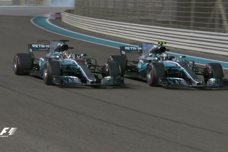 Dua pebalap Mercedes, Valtteri Bottas dan Lewis Hamilton, finis di dua teratas GP Abu Dhabi, Minggu (26/11/2017).