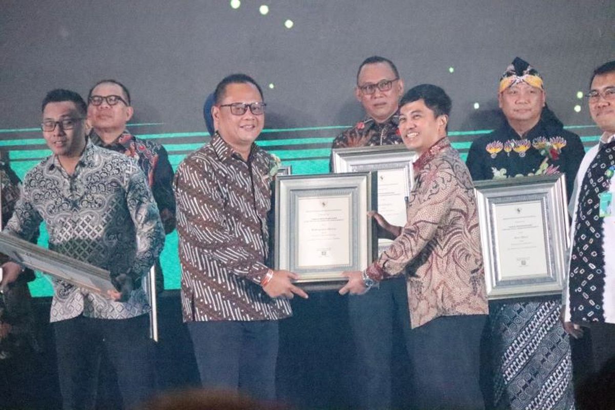 Pemerintah Kabupaten (Pemkab) Klaten berhasil meraih penghargaan dalam ajang Sanitasi Total Berbasis Masyarakat (STBM) Award tahun 2024 dengan kategori Madya, Selasa (10/12/2204).