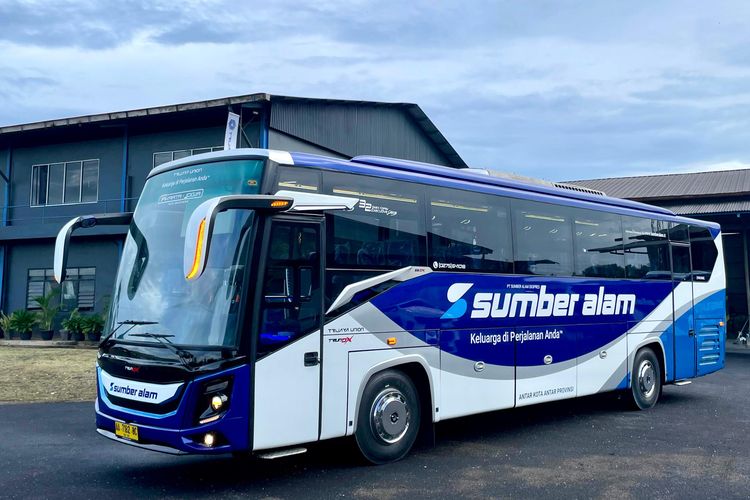 Bus baru PO Sumber Alam pakai bodi Triun DX buatan Karoseri Trijaya Union